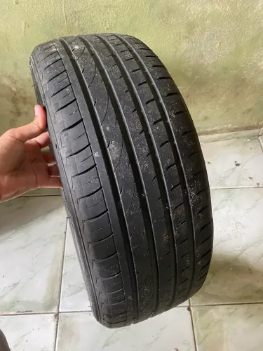 Vendo dois pneus 195/45R16