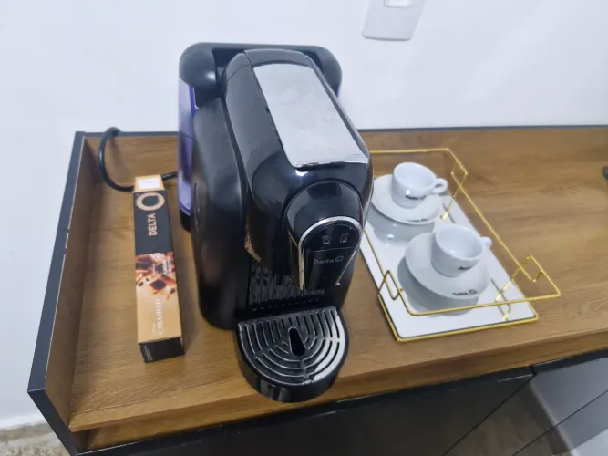 Cafeteira Deltaq Cool + Capsulas + Xicaras