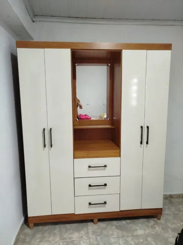 Guarda Roupa novos Capelinha com espelho.