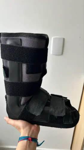 Bota ortopédica semi nova, pouco usada