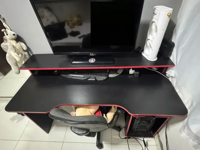 Mesa Gamer Semi-Nova