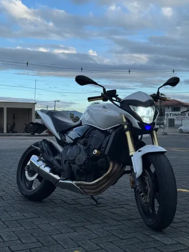 Hornet 2013 modelo 2014