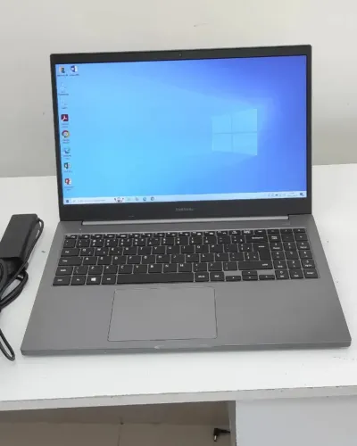 Samsung NP550XDA-KP3 Notebook Celeron 6305 4GB RAM SSD 128GB Tela 15,6" Full HD
