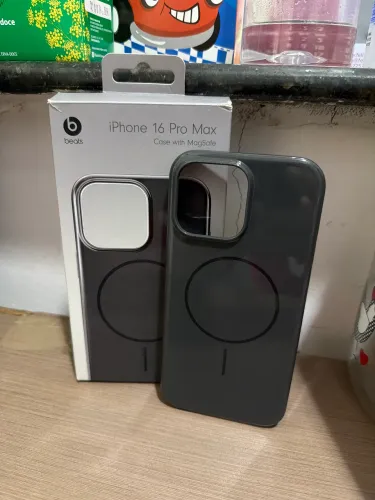 Capa Beats para iPhone 16 pro max 