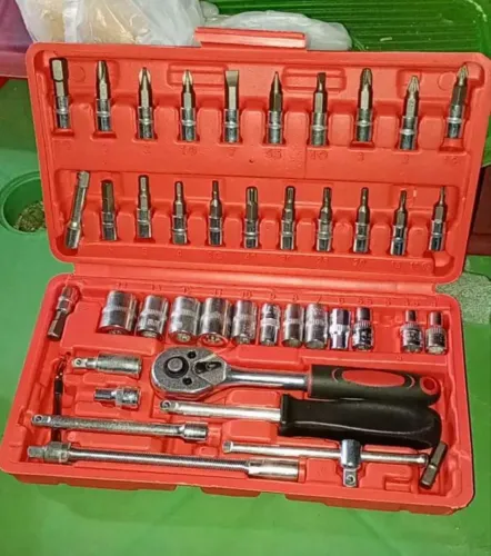 Caixa de ferramenta para veículos e motos *New Tools* 30 unidades sobrando  