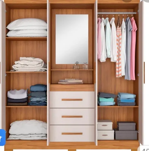 Guarda roupa semi novo, 4 portas