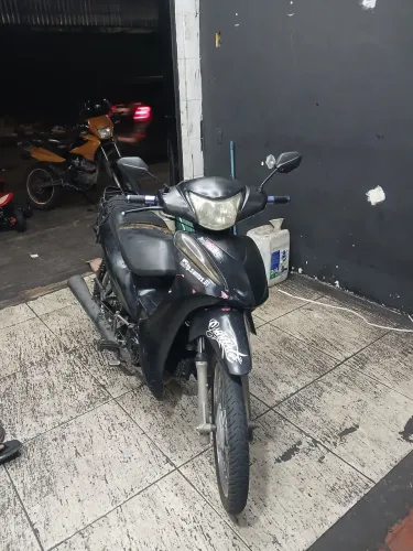 Moto toda boa só falta fazer elétrica 