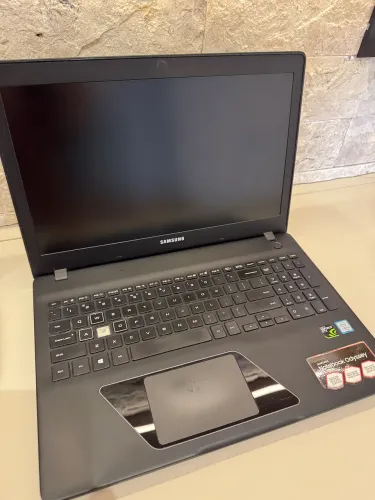 Notebook Samsung Odyssey i7 GTX 1050 - 8GB RAM