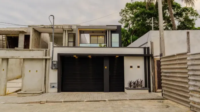 Casa no Eusébio com quatro suítes - 147m²
