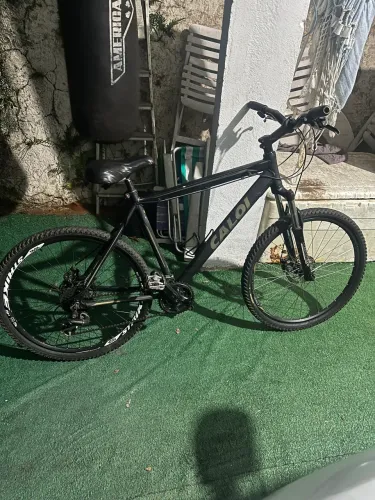 Bicicleta semi nova CALOI, Disco a freio, marcha estendida e kit da shimano