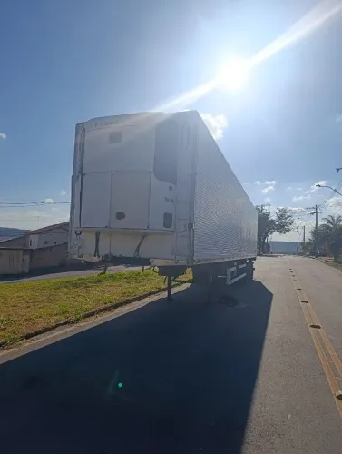 Carreta refrigerada gancheira