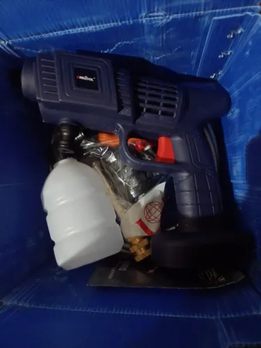 Vendo máquina de lavar jato com duas baterias e mais acessórios 