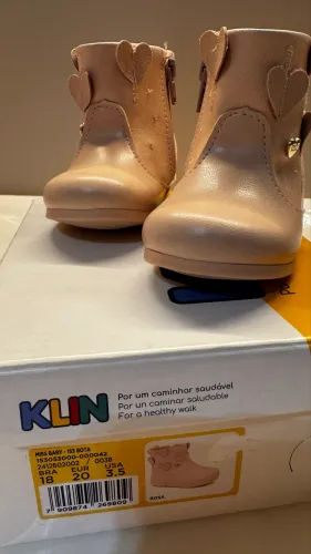 Bota de bebê menina tamanho 18