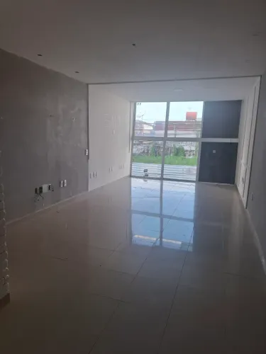 Duas Salas no emp. Pacific center, 25m² ,1° andar, WC pvd,Manaíra, uma 40m² com mezanino.