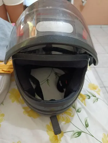 Capacete preto 