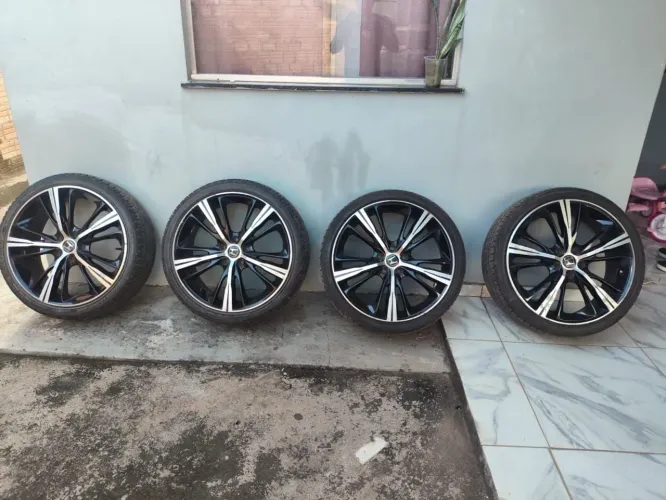 Rodas aro 20 e pneus seminos novo.