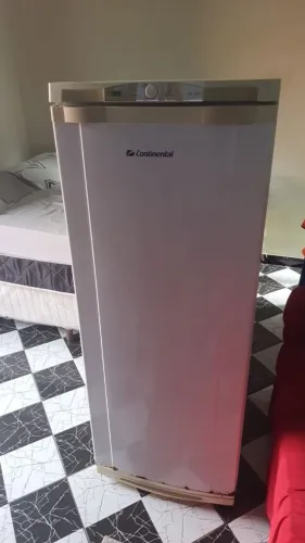 Vende-se geladeira seminova