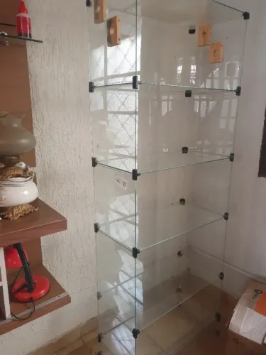 Estante de vidro