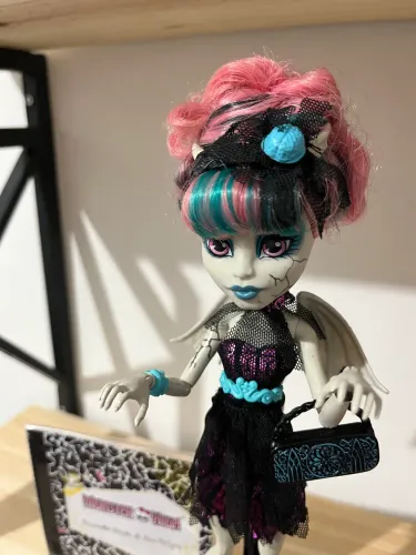 Rochelle Goyle Zombie Shake - Monster High (Acessórios Completos, Suporte e Diário)