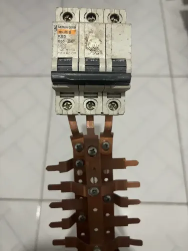Barramento trifásico + disjuntor multi 9 K60