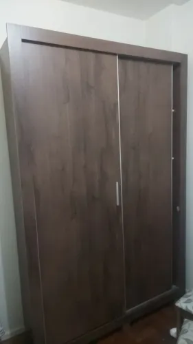 Guarda-roupa médio