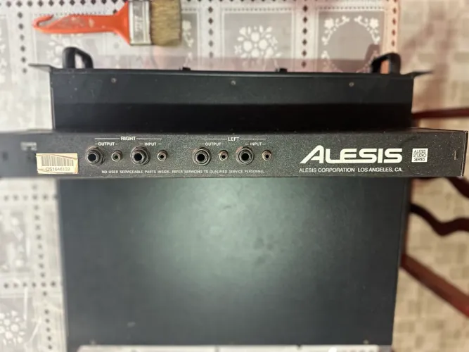 Equalizador gráfico alesis MEQ 230