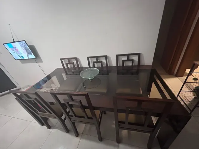 Mesa com 6 cadeiras 2m x 0,95 m