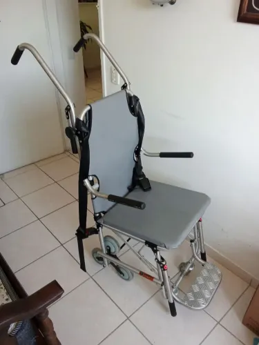 Cadeira de rodas pra subir e descer escadas 