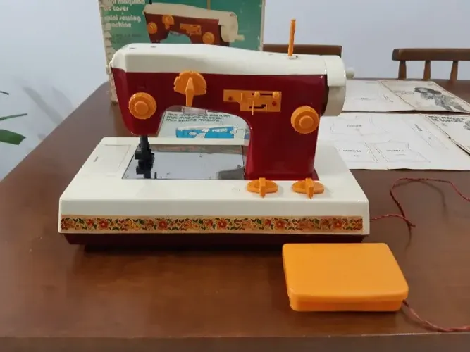 Brinquedo Maquina de Costura anos 80 da Estrela