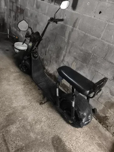 vendo escooter elétrica barato pra sair logo está sem a bateria