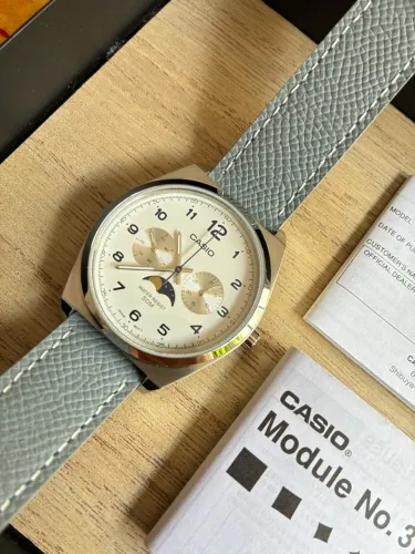 Relógio Casio Moon-Phase.