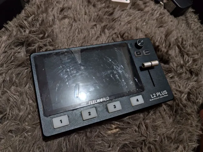 Mesa De Corte E Mixer De Vídeo Feelworld Livepro L2 Plus Touch 5.5 - Semi Nova