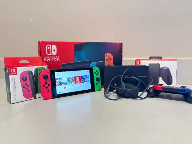 Nintendo Switch V2 + 4 Joy-cons + 2 Comfort Grips + microSD 128GB + Dock e Caixa