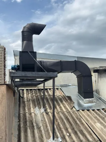 Coifa industrial com filtros e exaustão