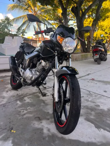 Honda Titan 150 cara de gato