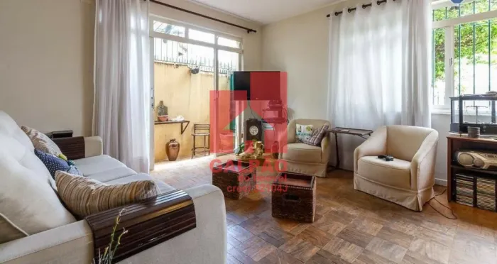 Excelente sobrado residencial com 250m2.terreno - 300m2 de construção - sendo tres dormito