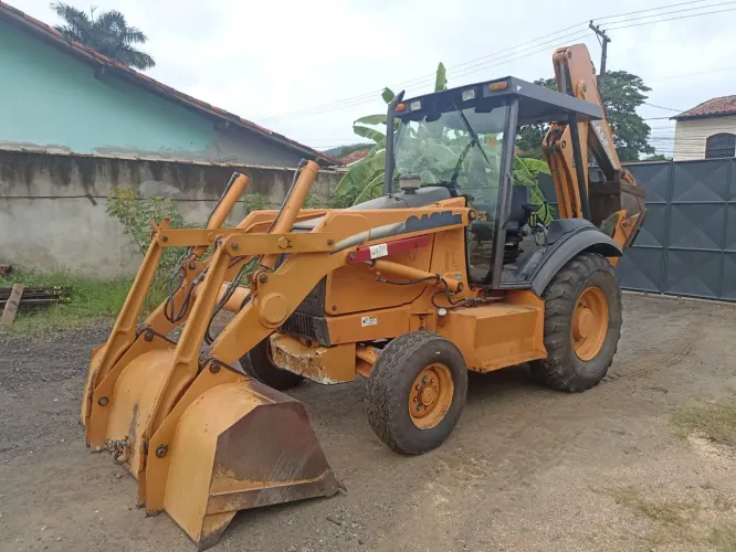 Retroescavadeira Case 580M