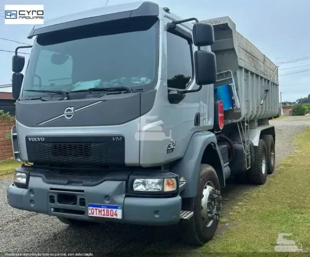 Caminhão Volvo VM 330 6x4 ano 2020