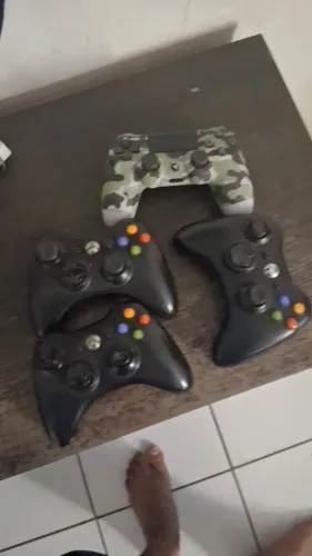 Vende controles de ps4 e 360