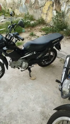 Moto pop está toda revisada pneu traseiro novo kit novo está toda top perfeita a moto 