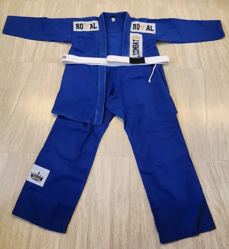 Kimono jiu-jitsu azul com faixa