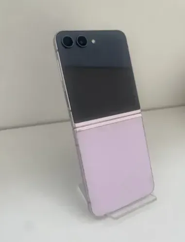 vendo celulsr z flip 5 - celular funcionando tela frontal e muito novo