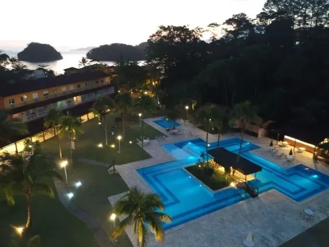 CASA DUPLEX EM CONDOMINIO DE ALTO PADRÃO COM 02 QUARTOS E 03 BANHEIROS - SENDO DUAS SUITES