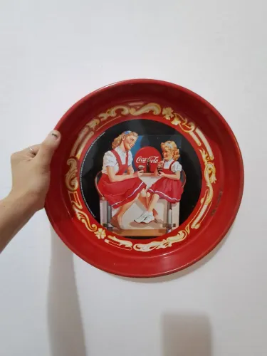 Bandeja em metal vintage coca cola ORIGINAL feita na Italia anos 70/80 retrô grande