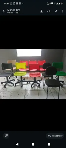 Cadeiras , semi novas,com regulagem de altura e rodinhas