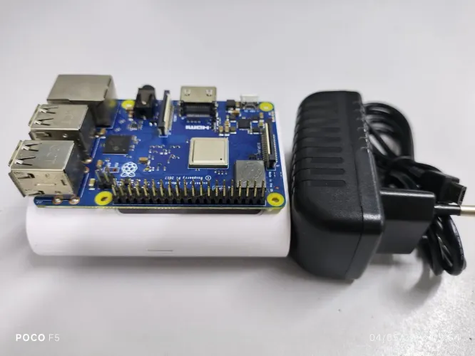 Raspberry Pi 3 Modelo B+ com Case e Fonte