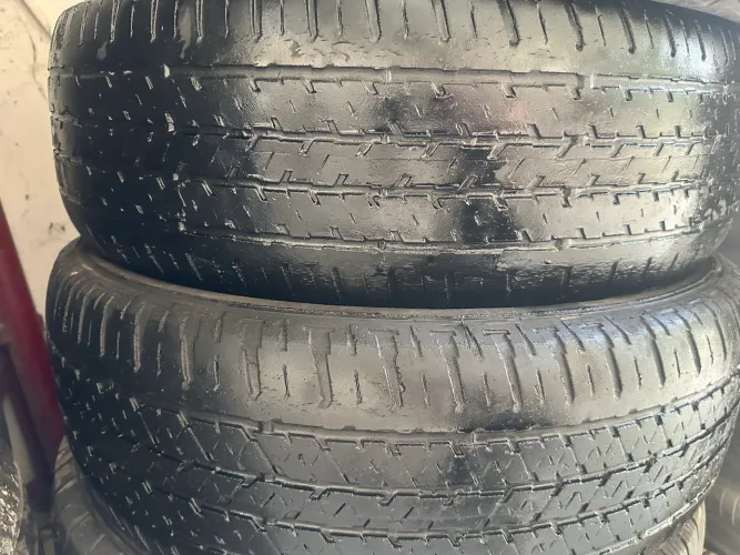 Pneus 215/65r16. 100,00 cada
