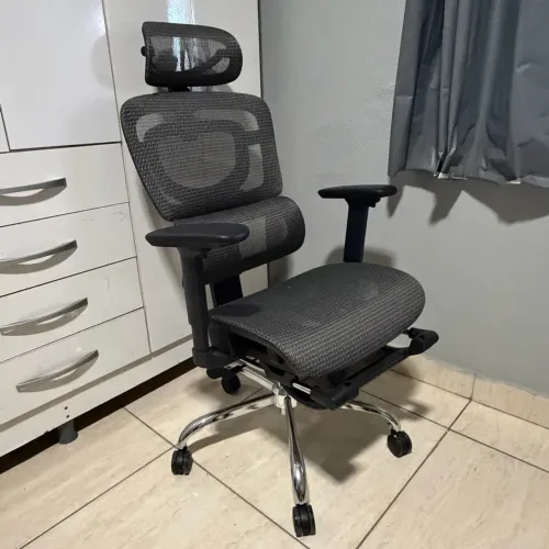 Cadeira de escritório ergonômica BT 07