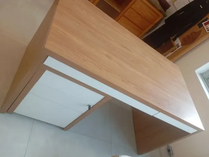 Mesa com duas Gavetas 