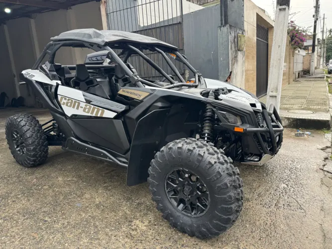 UTV MAVERICK RS TURBO RR 200HP ANO 2023 VALOR 164.900,00